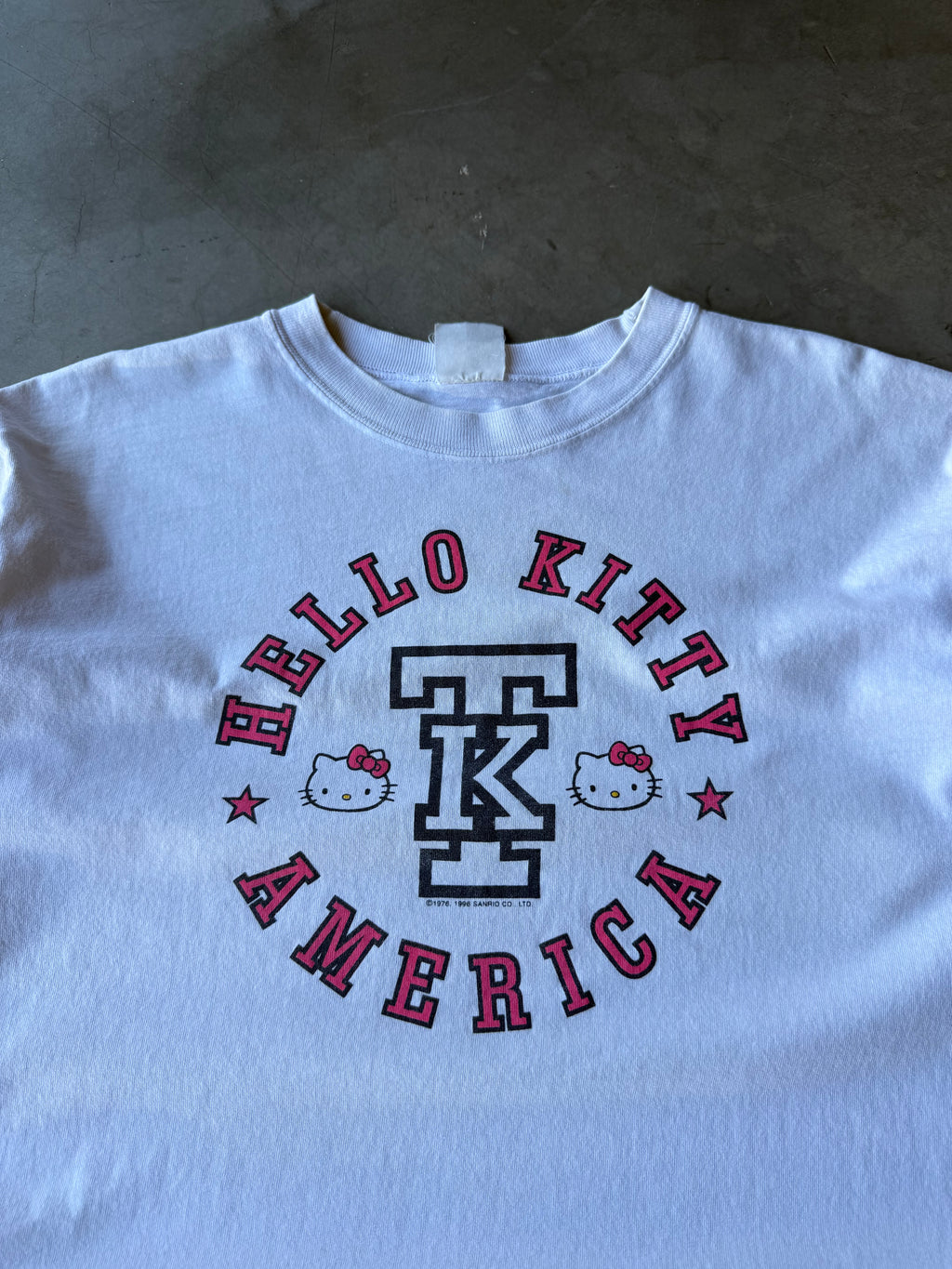 1990s Sanrio Hello Kitty Tee(L)