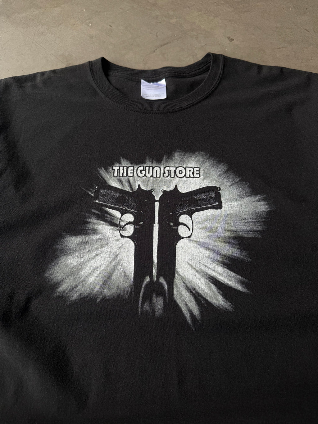 Early 2000s The Gun Store Tee(XL)
