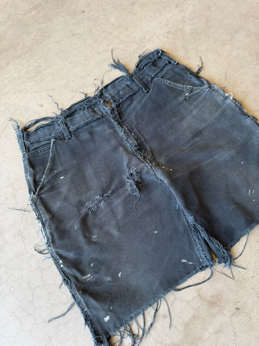 Extremely Distressed Carhartt Shorts(38)