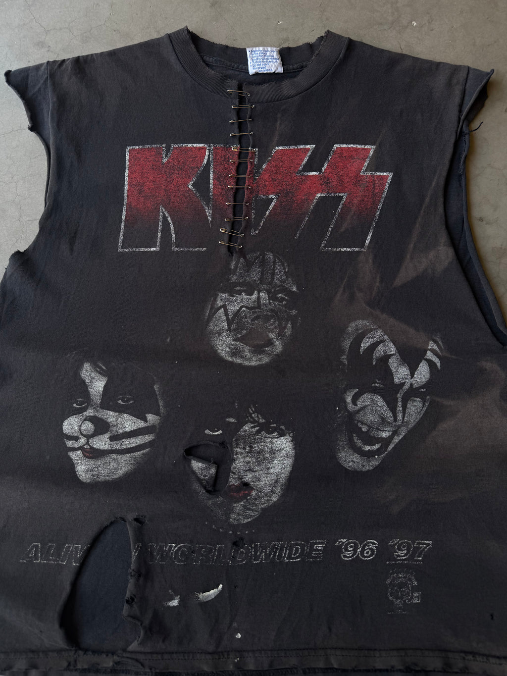 1990s Faded & Distressed Kiss Alive Worldwide Tee(L)