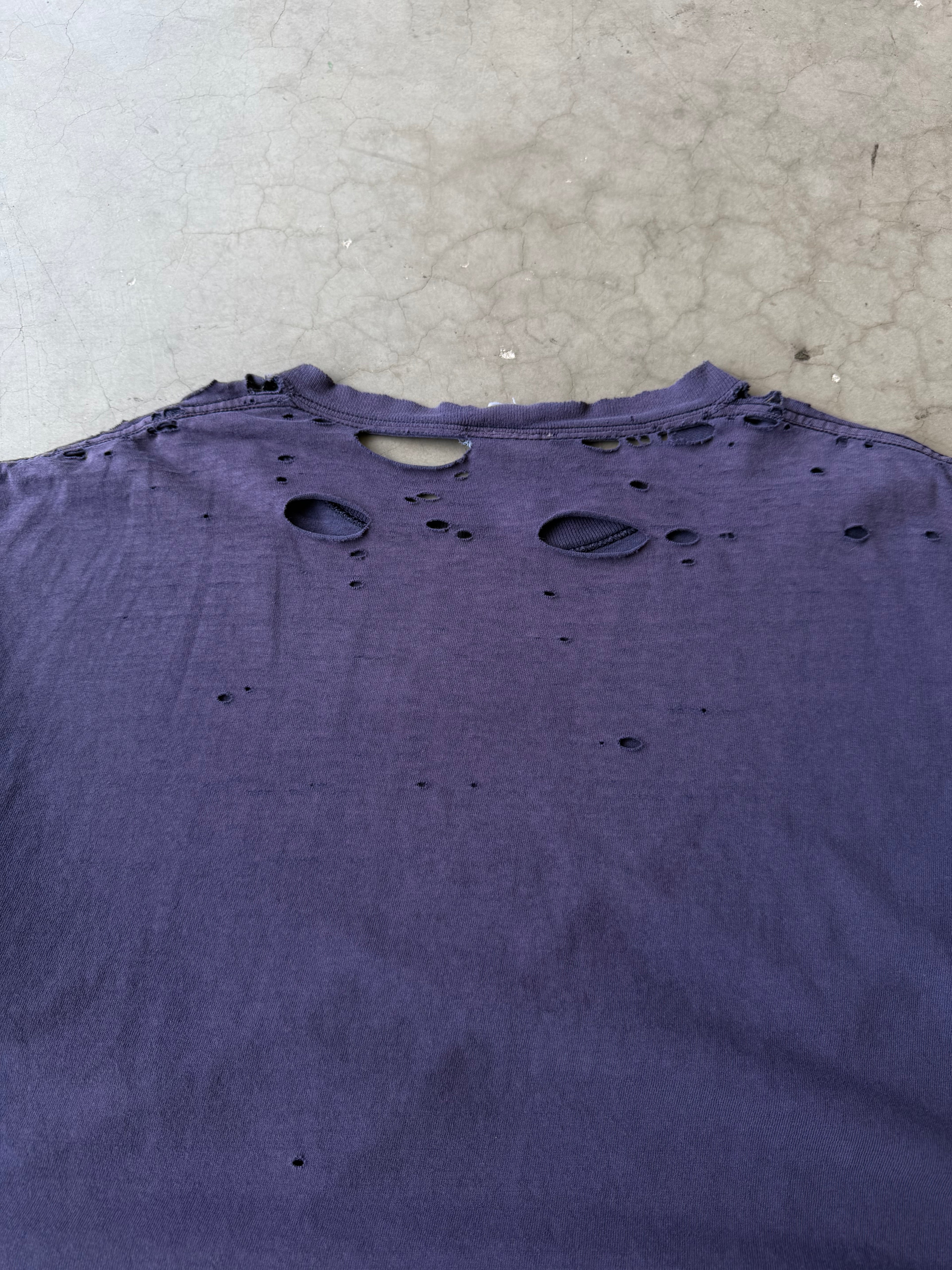 Early 2000s Extremely Distressed Dolphin Quest Tee(XL)