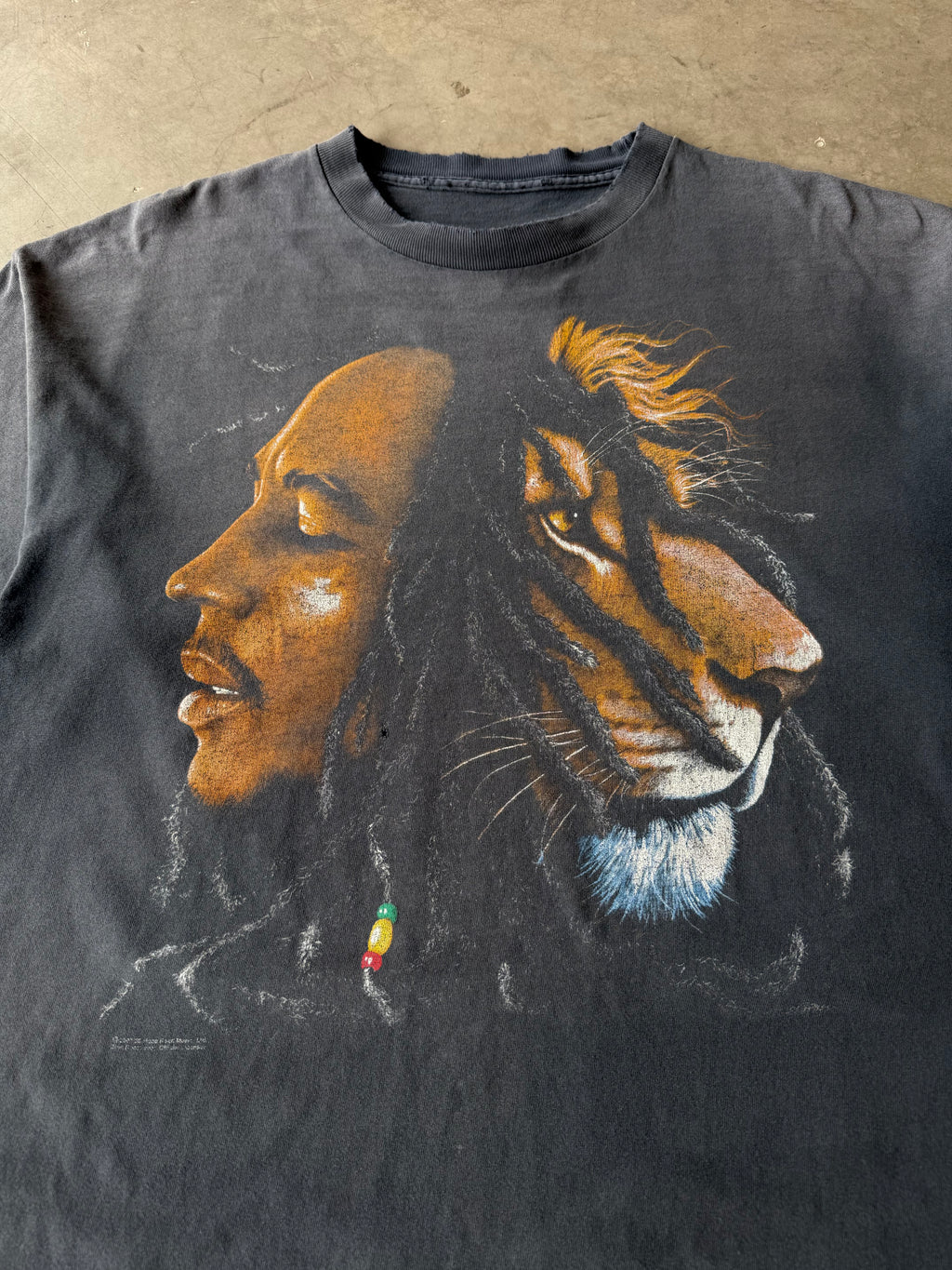 Early 2000s Extremely Faded Bob Marley Lion Tee(XL)
