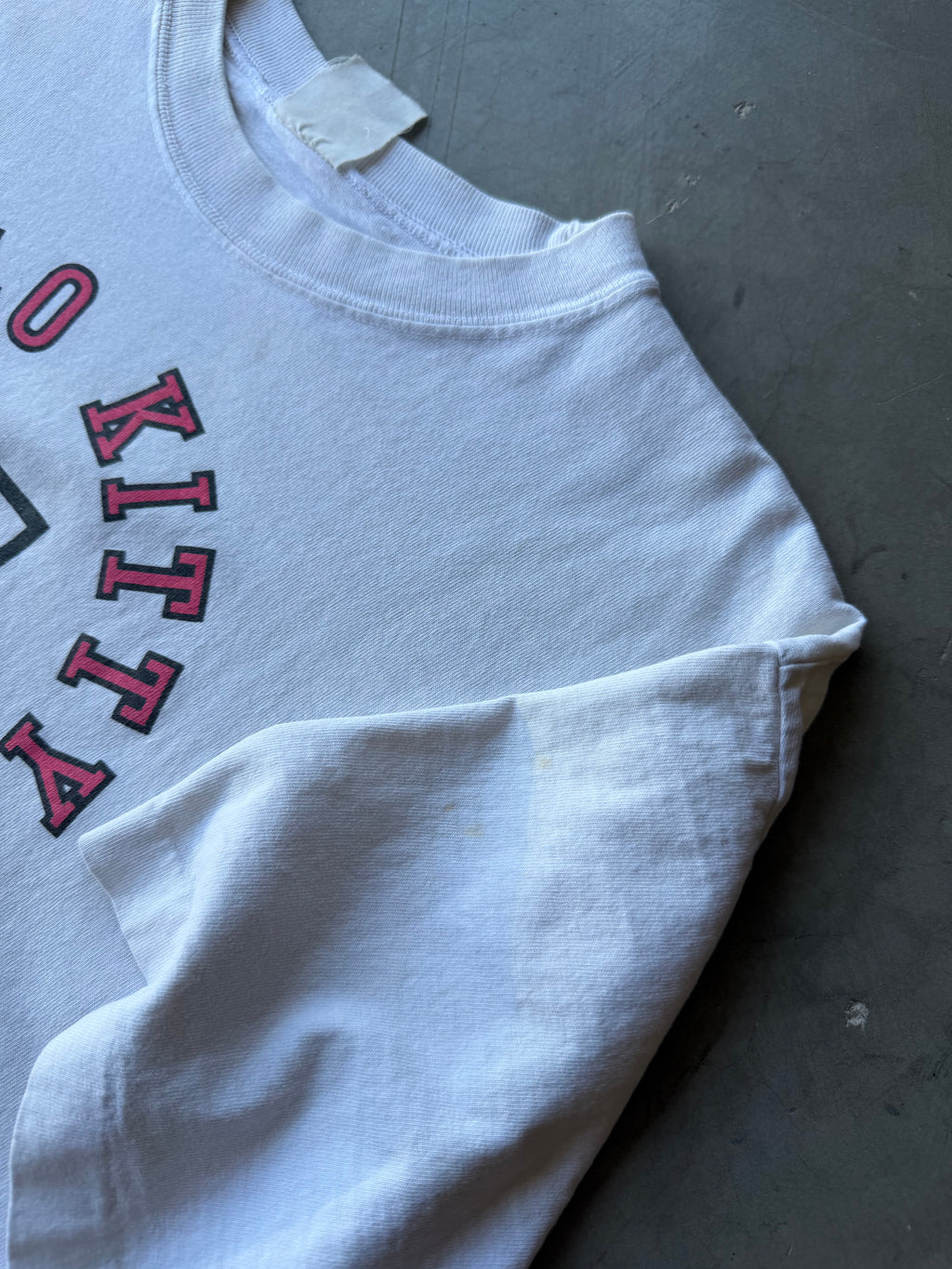 1990s Sanrio Hello Kitty Tee(L)