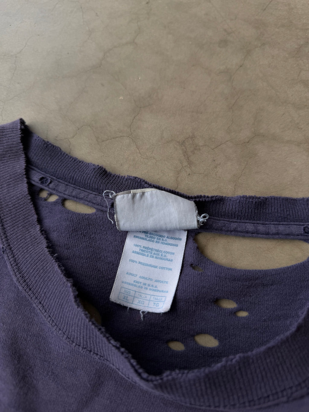 Early 2000s Extremely Distressed Dolphin Quest Tee(XL)