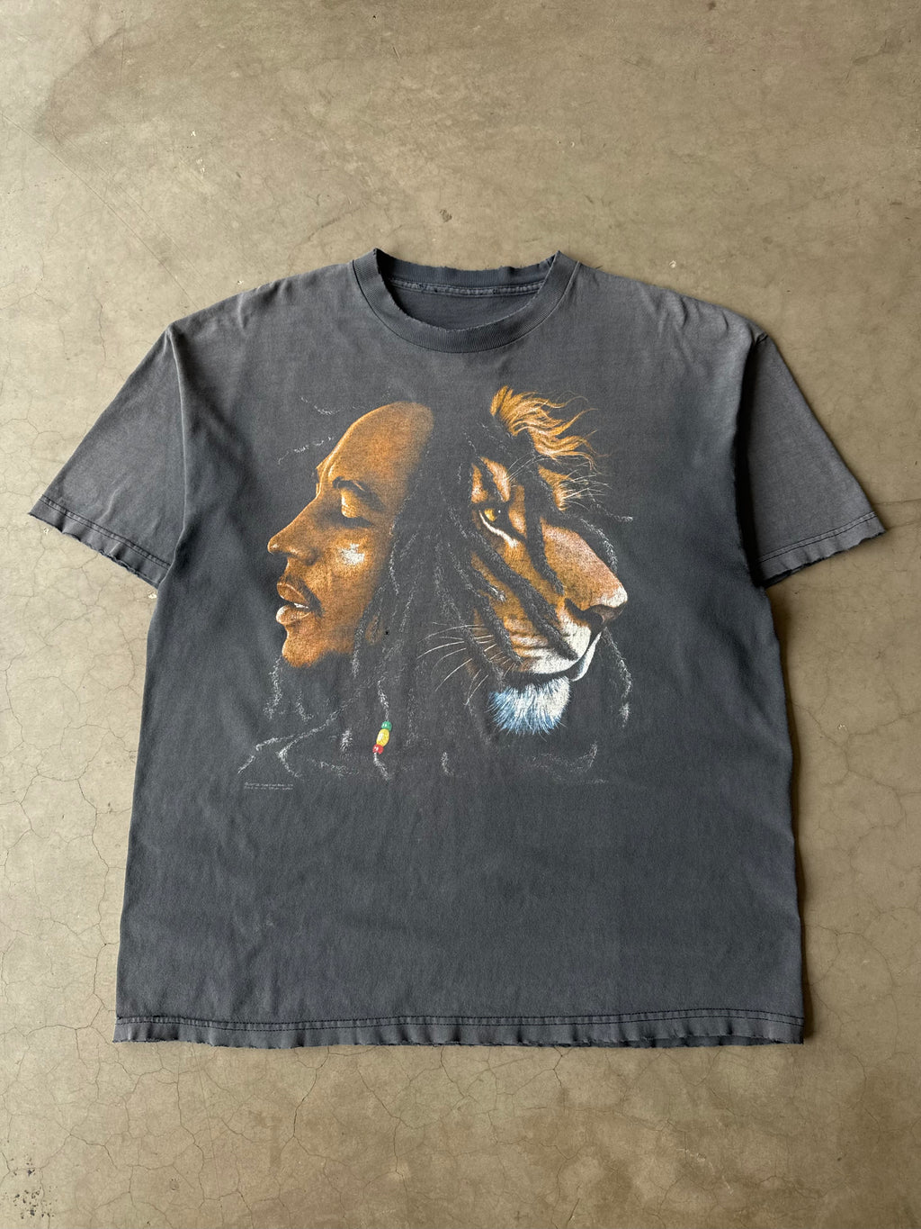 Early 2000s Extremely Faded Bob Marley Lion Tee(XL)