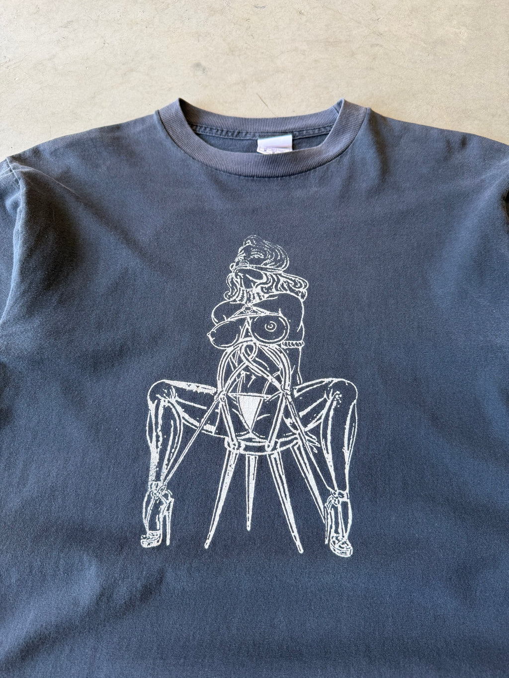 Early 2000s Tied Up Girl Tee(M)